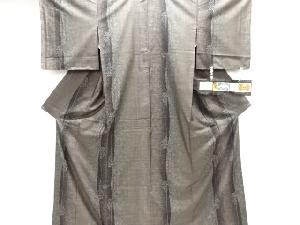 未使用品　仕立て上がり　よろけ縞に葉模様織り出し本場泥大島紬着物(7マルキ)